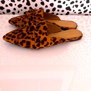 Cheetah pointy shoes